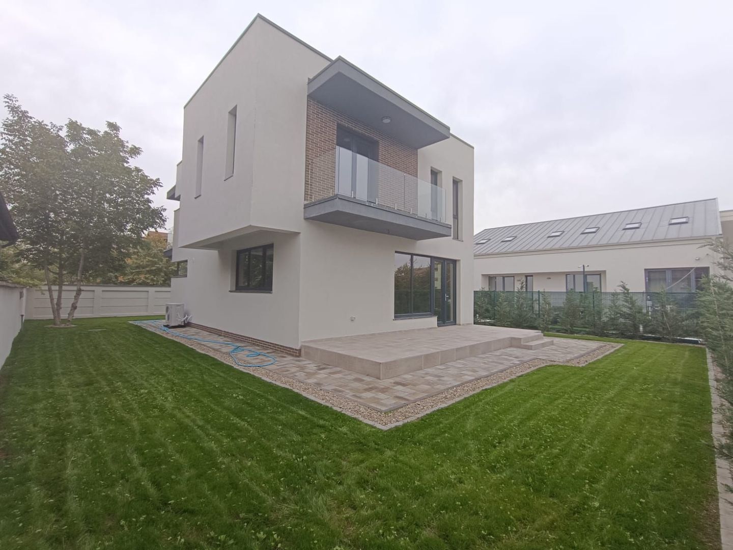 Vanzare casa moderna individuala zona rezidentiala Tunari - Poză 1