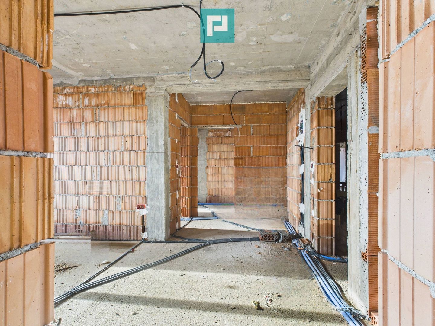 Penthouse cu terasă generoasă, în centrul Chișodei - Poză 13