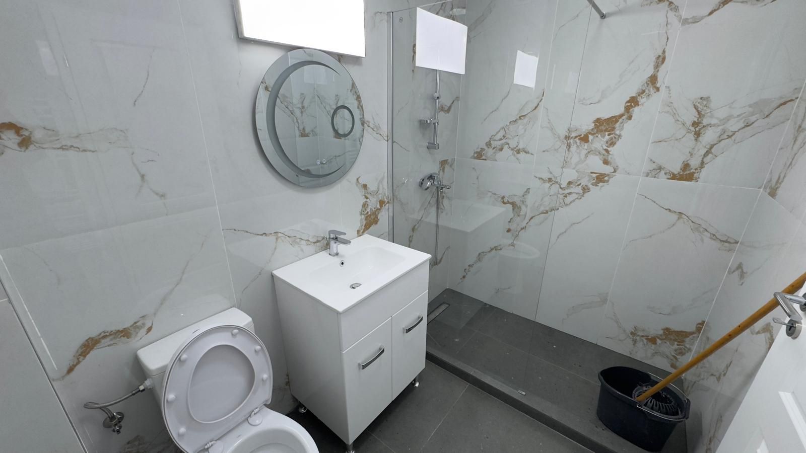 AP. 2 CAMERE- PARCARE INCLUSA, CENTRALA, BUCATARIE INCHISA, BLOC NOU - Poză 9