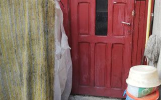 Casa de vânzare cu teren - Poză 5