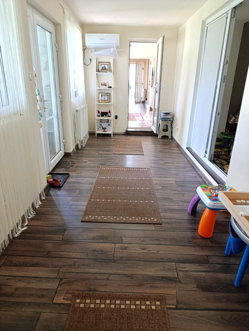 Casa individuala spatioasa si teren mare, pozitie excelenta, Sacalaz - Poză 8