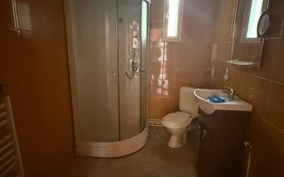 Casă de vânzare în Beclean - zona centrala - Poză 2