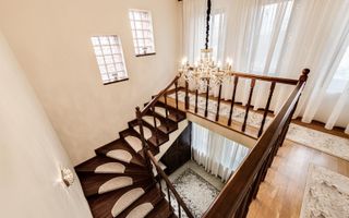 Vilă cu 7 camere de vânzare în zona Central - Poză 6