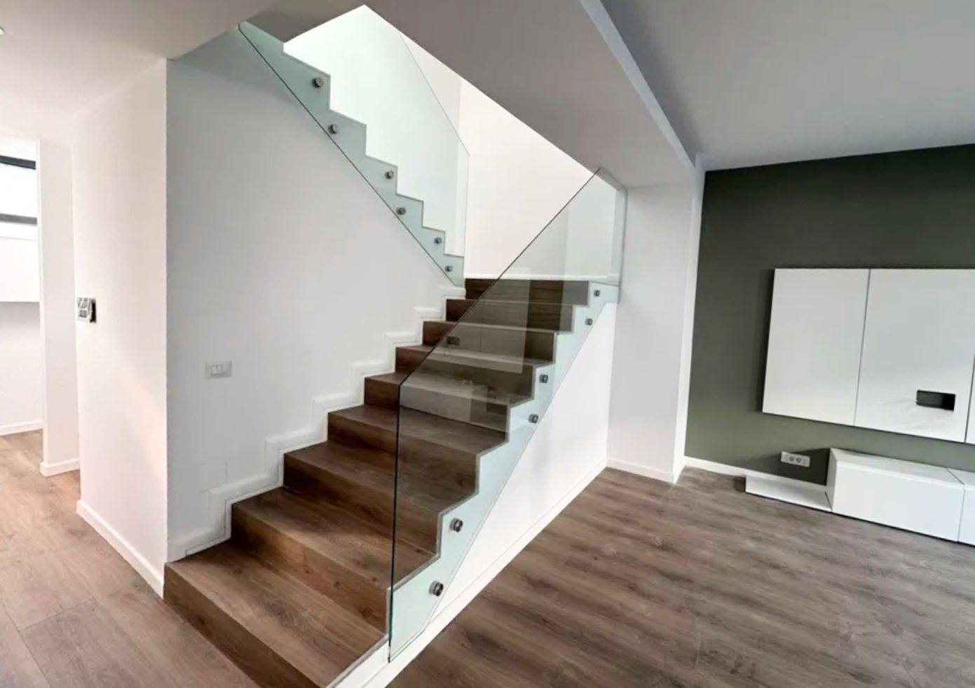 Vilă modernă tip duplex de închiriat în complex Jolie Ville Pipera - Poză 4