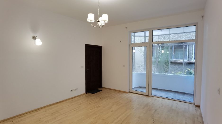De vanzare apartament 3 camere in vila, in Cotroceni - Poză 1