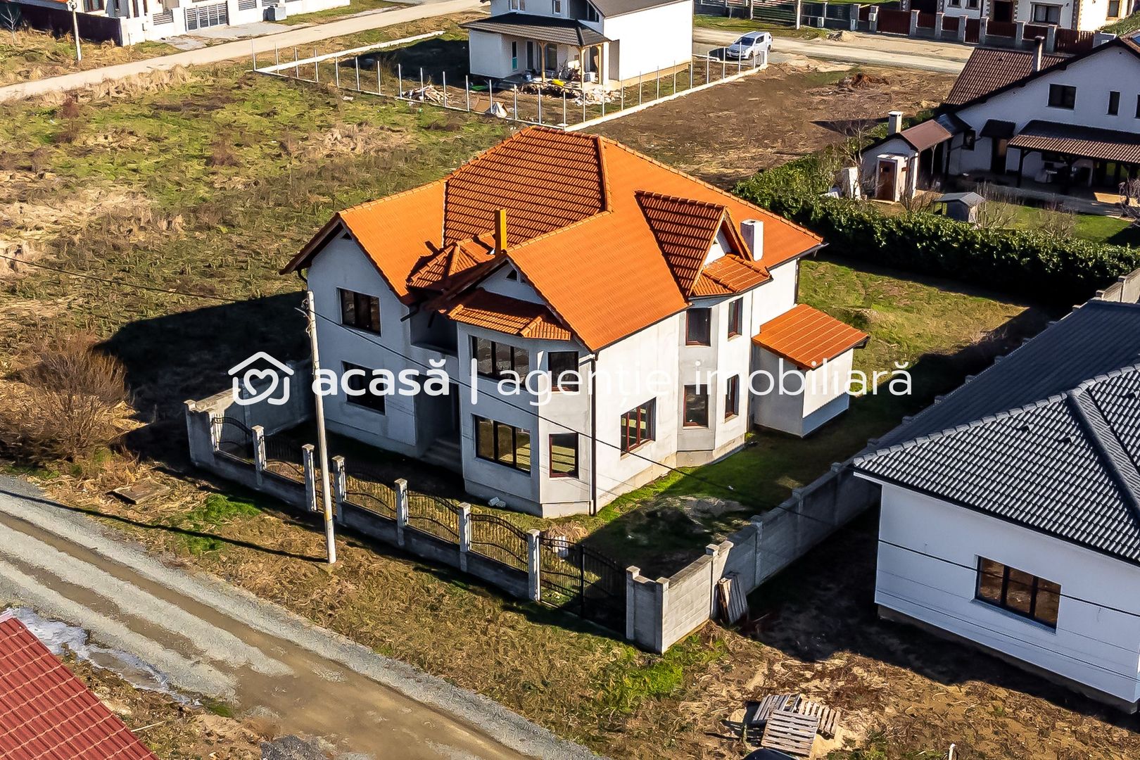 Preț competitiv - Vilă generoasă in cartierul Europa - Poză 1