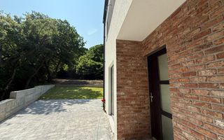 Case cuplate la liziera padurii , ideale pentru 2 familii ! - Poză 6