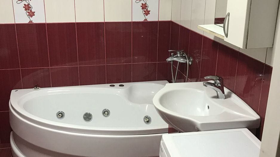 CASA cu 2 imobile în zona centrala - Poză 4