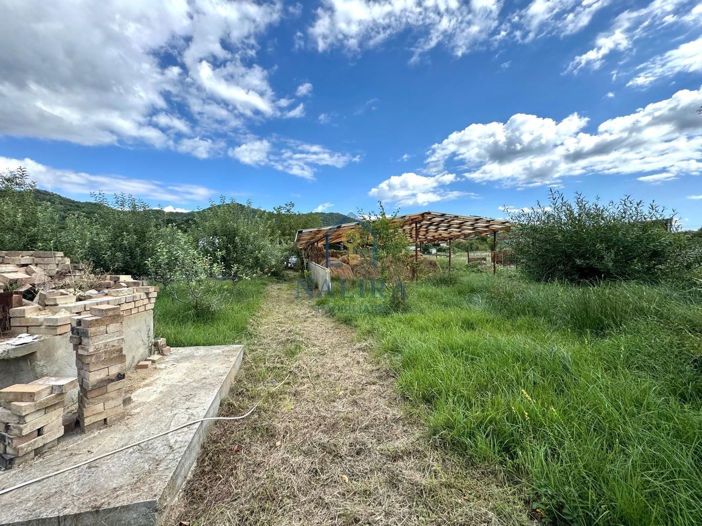 Casa spatioasa cu zona amenajata pentru ferma Cicarlau - Poză 5