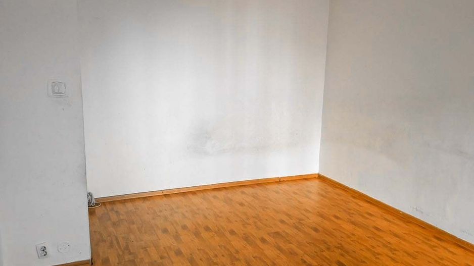 Vanzare Garsoniera spatioasa in Titan, 42mp, 10 min metrou, bloc 1986 - Poză 1