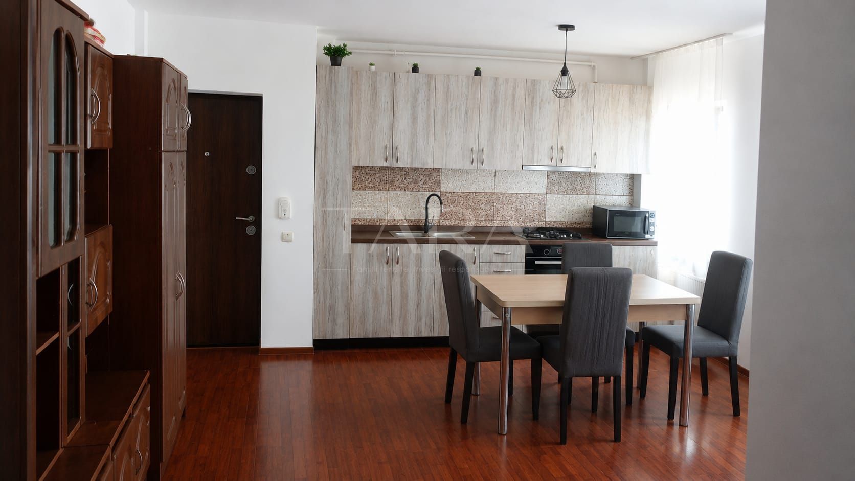 Apartament cu parcare zona centrala - Poză 1