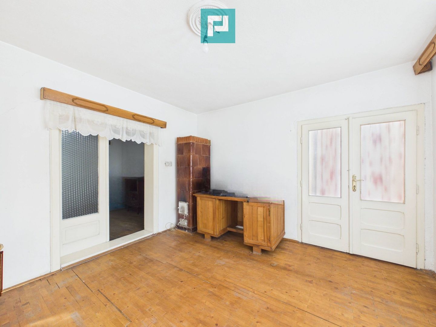 Casă cu 5 camere, în orașul Sebiș, Arad - Poză 15