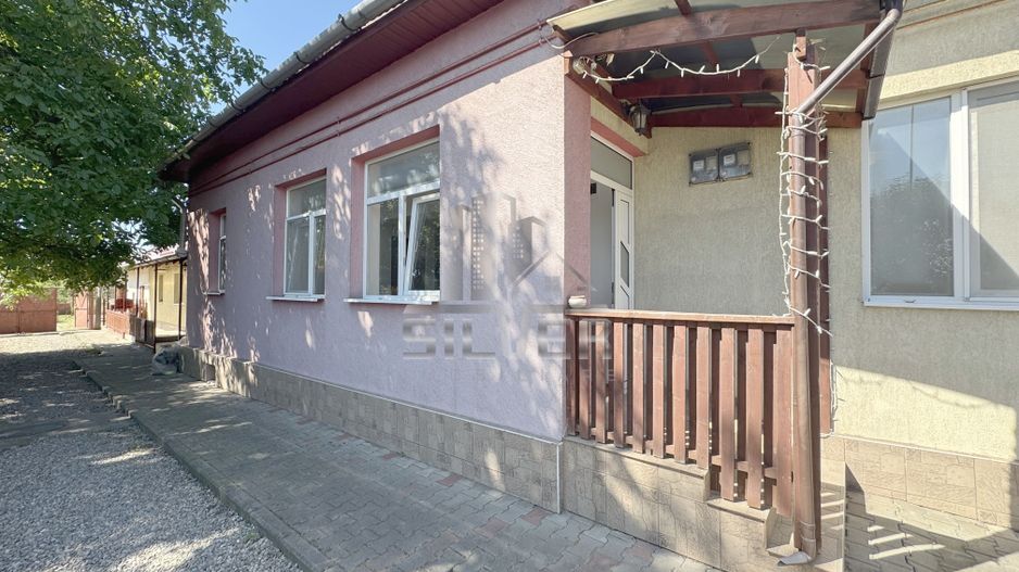 Casa cu curte comuna la 5 minute de Vivo! - Poză 1