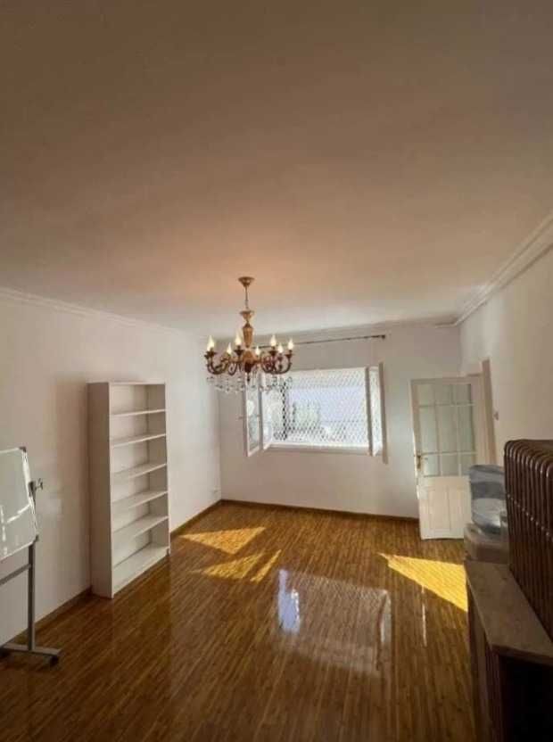 Casa cu garaj, individuala, langa metrou, intersectia Piata Muncii - Poză 3