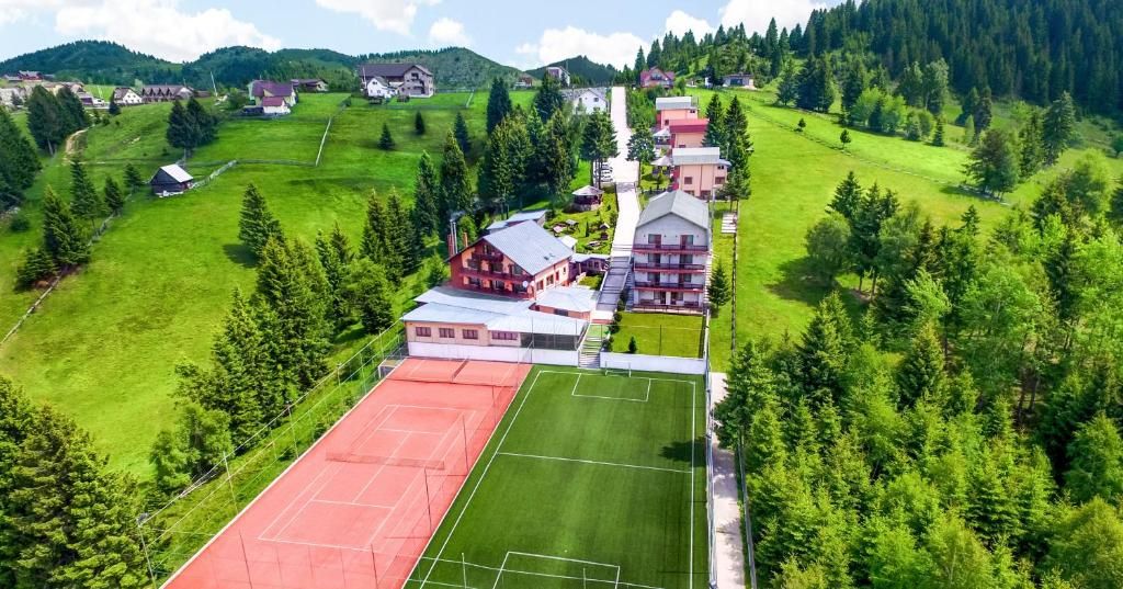 Domeniu turistic, zona pitoreasca, priveliste, aer curat, Fundata, Brasov - Poză 14