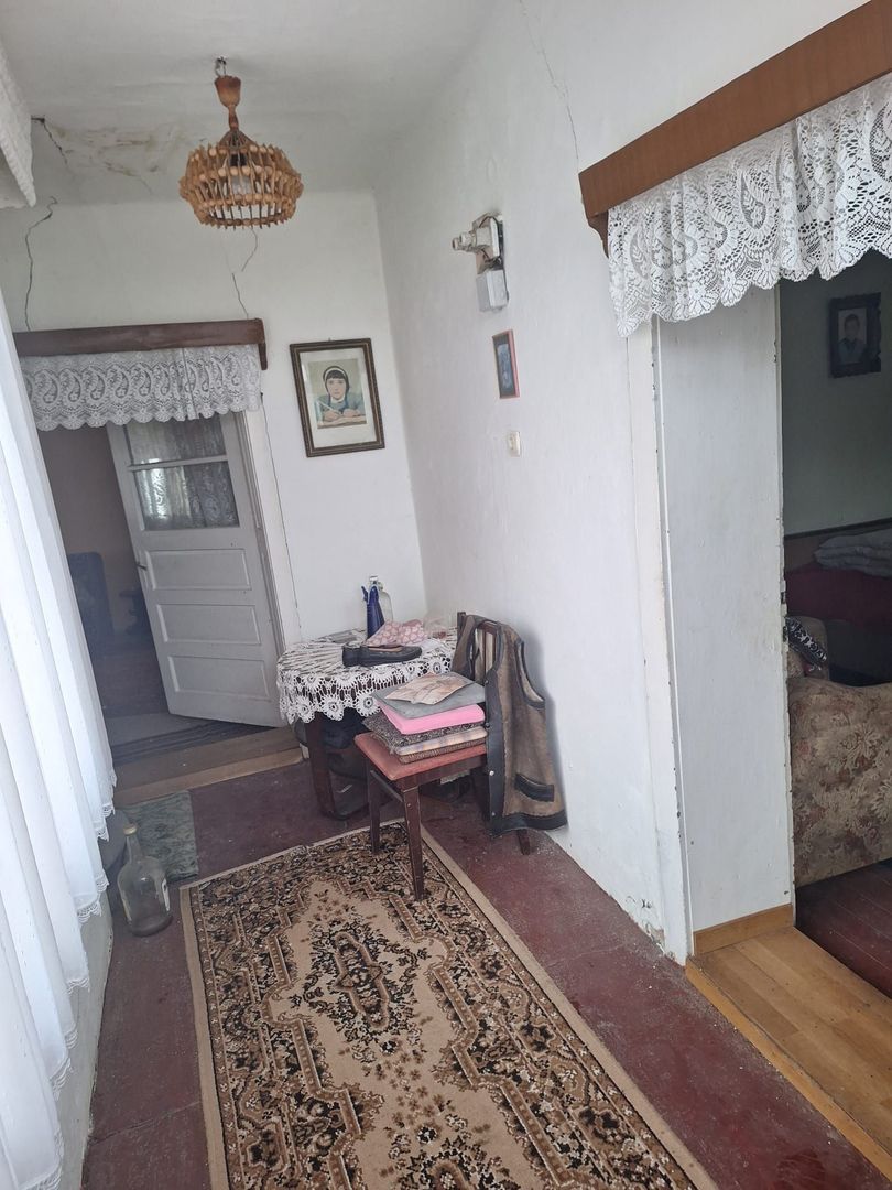 Casa de vânzare in Craciunel la strada principală - Poză 6