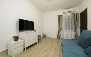 Închiriez apartament 2 camere la curte, Piața Muncii, centrală proprie