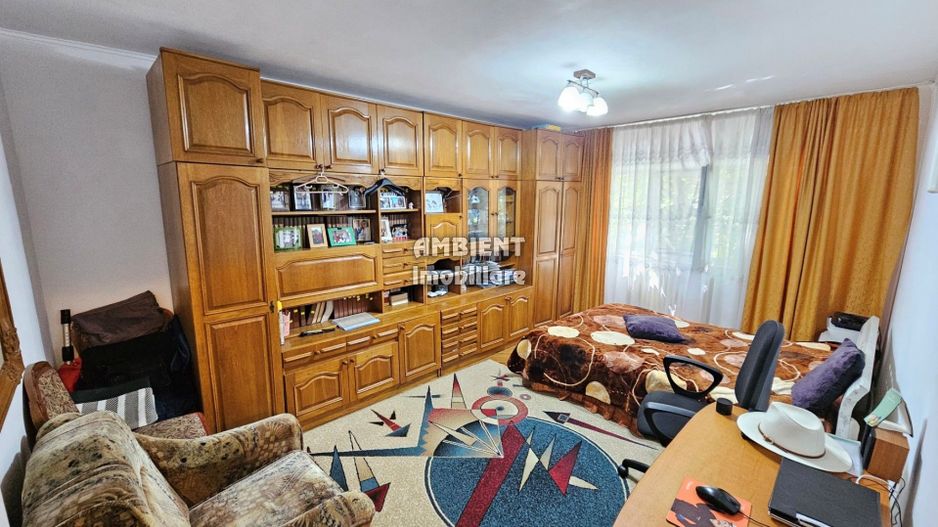 Apartament 3 camere, mobilat si utilat, etaj 4, zona CARTIER; - Poză 1