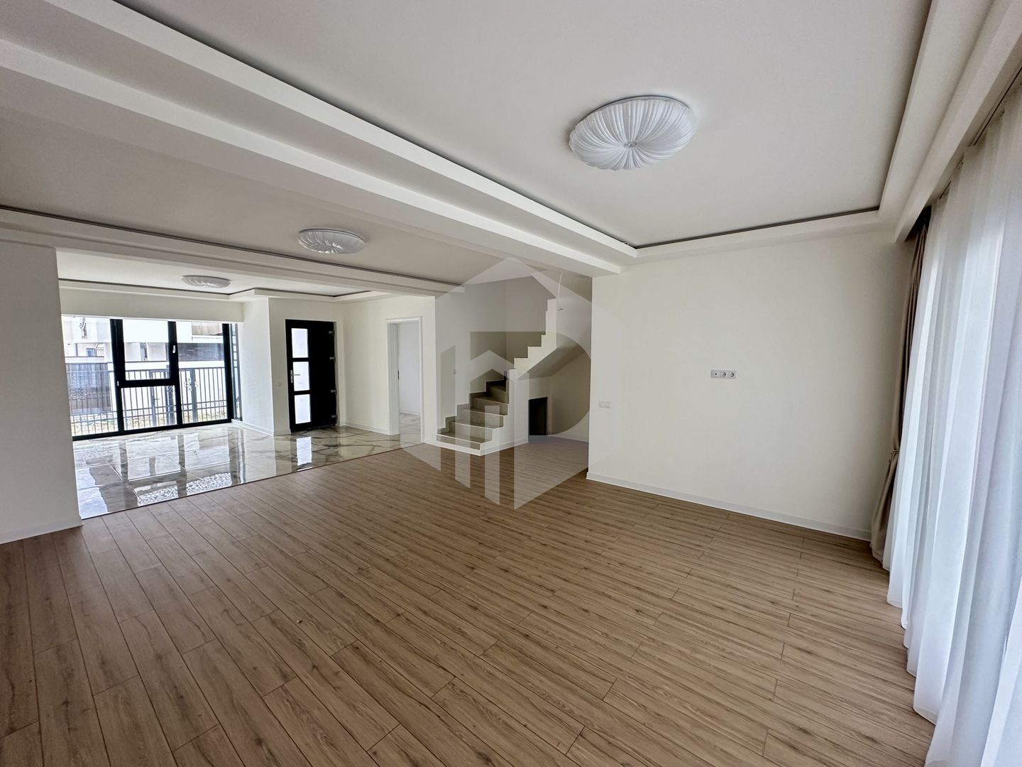 Cristian | Duplex |118mpu+ Mansarda amenajata | La Cheie| 158mp Teren - Poză 2