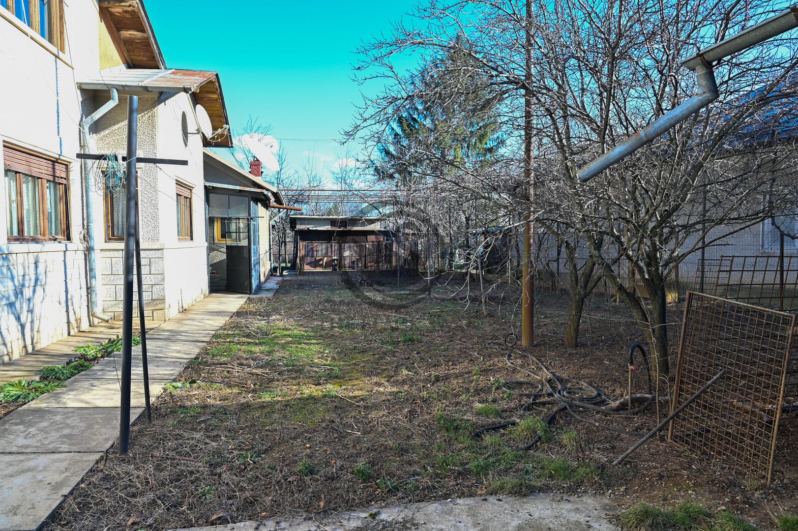 Casa cu 6 camere de vanzare | Zona Ultracentrala, Baicoi | Comision 0% - Poză 3