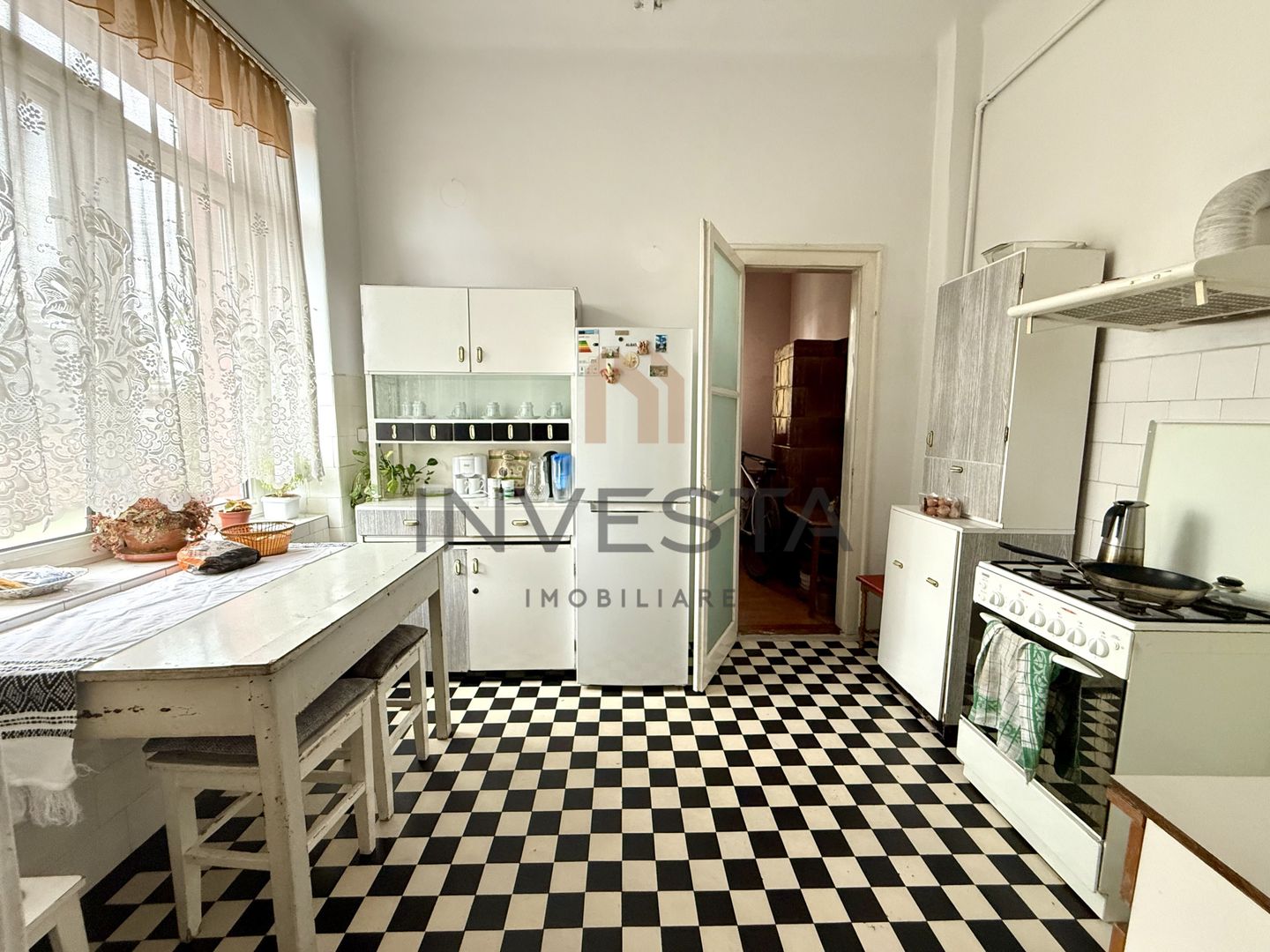 Apartament Central cu 3 Camere, Etaj 1, Ideal Locuinta sau Investitie - Poză 8