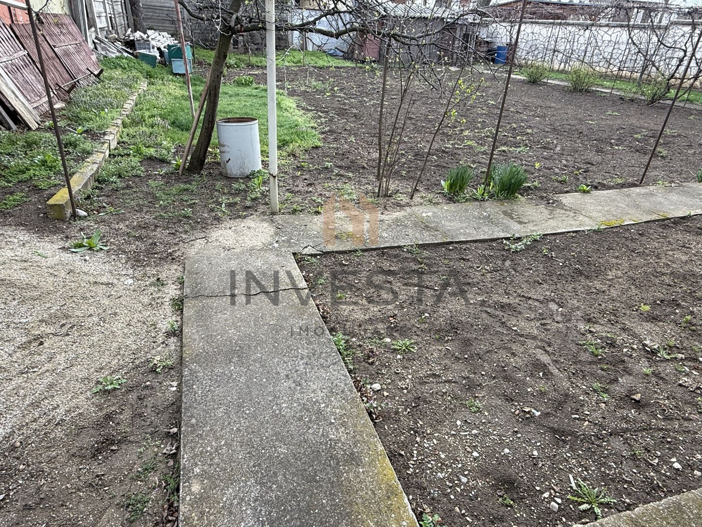 Rar pe piata! Teren in zona Piata 14 Iulie! 1040 mp cu front  34 m! - Poză 2