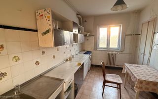 Apartament de vanzare, 3 camere, 68 mp, balcon și boxă – Zona Olimpia - Poză 10