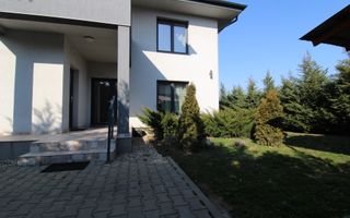 Casa cu 3 camere, locuri de  parcare, curte - Poză 23