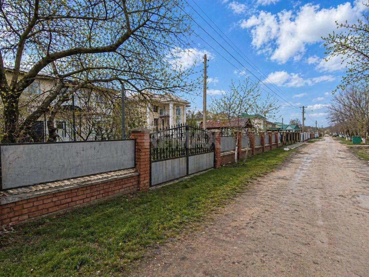 Casă + teren 7,48 ari și garaj – Drochia | 178 m² | 55.000 € - Poză 5