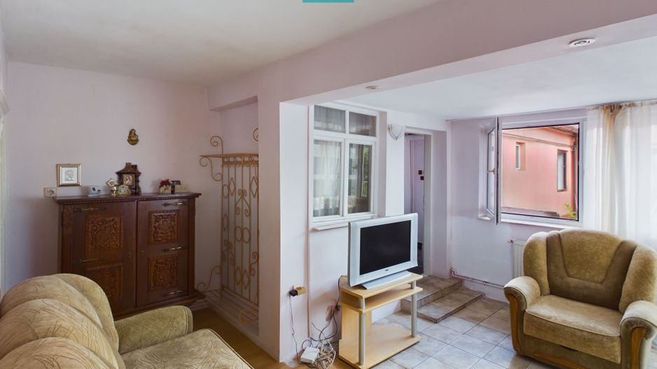 Casă cu 7 camere și 2 băi in Grădiște - Poză 11