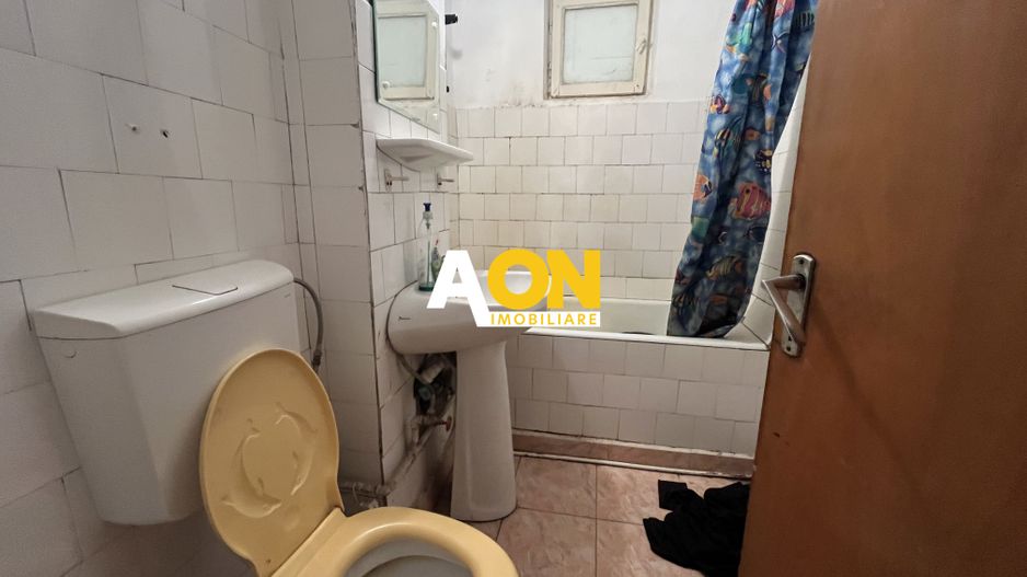 Apartament 3 Camere, Decomandat, Zona Cetate - Poză 2