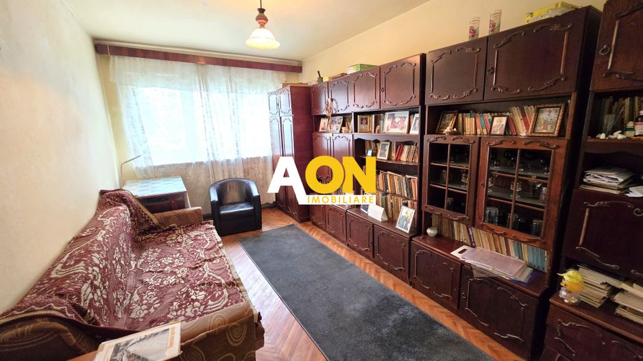Apartament 3 camere, semidecomandat, parter, Cetate, strada Closca - Poză 1