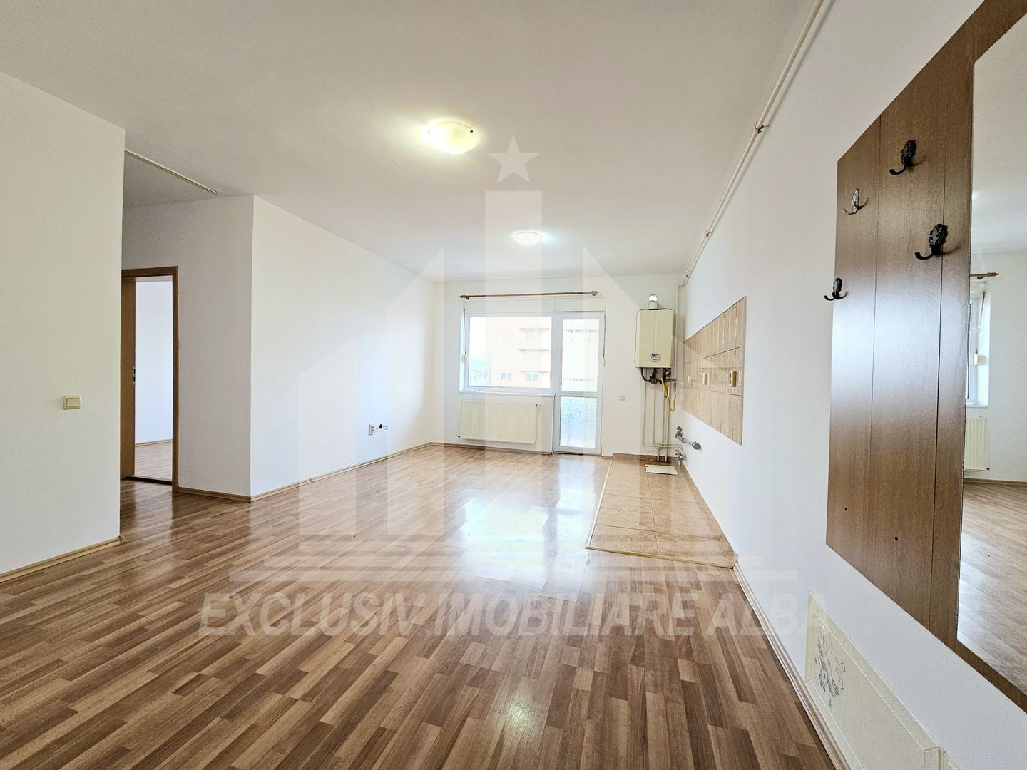 Apartament cu 3 camere Bloc Nou, Cetate - Poză 2