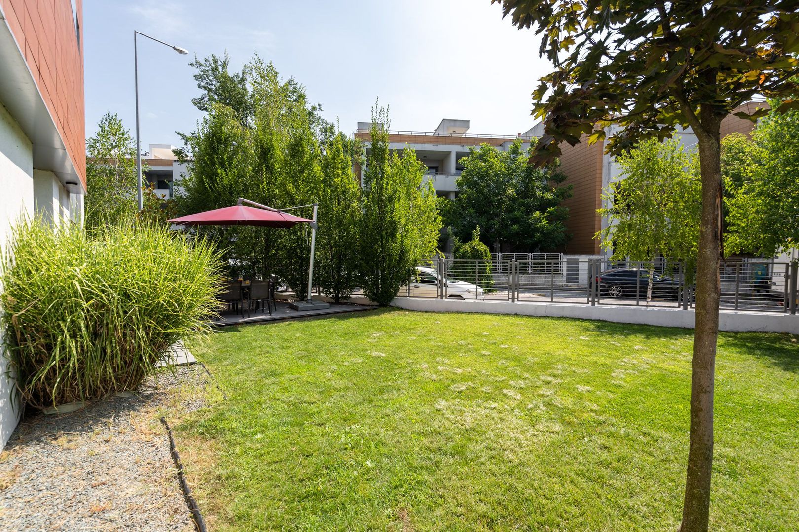 COMISION 0% - Vila eleganta P+2E 380 mp utili, teren 470mp, lac propriu + ponton - Poză 2