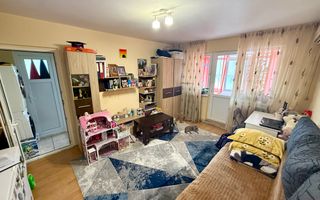 3 camere - etaj 3 - 52mp - renovat - centrala - apa - Craiovita Noua - Poză 1