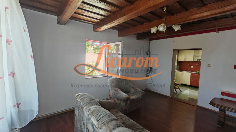 Casa cocheta Cristian zona Centrala, 2 camere,pod,beci,curte. - Poză 8