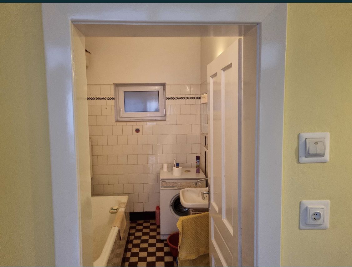 Casa centrala cu etaj - Poză 2