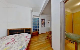 Blvd. Balcescu langa metrou Universitate, 4 camere, terasa de 50mp, 3 bai - Poză 29