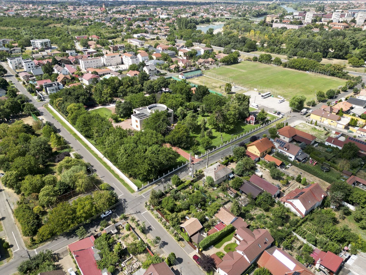 Casă cu o cameră, teren 350 mp în Subcetate - Poză 15