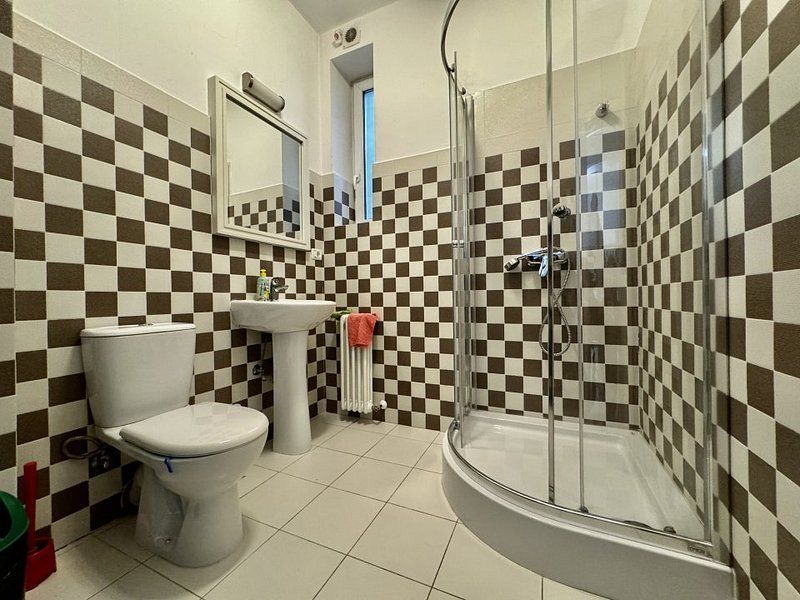 Birouri în imobil cu gradina amenajată - Poză 12