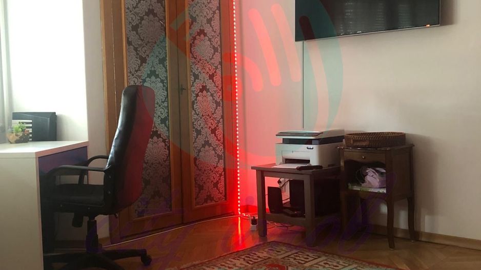 Apartament cu 3 camere renovat si cu parcare - Poză 4