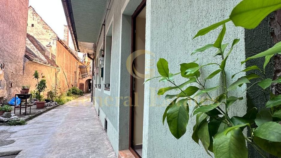 Apartament spre vanzare amplasat la doar 2 minute de Piata Sfatului - Poză 3