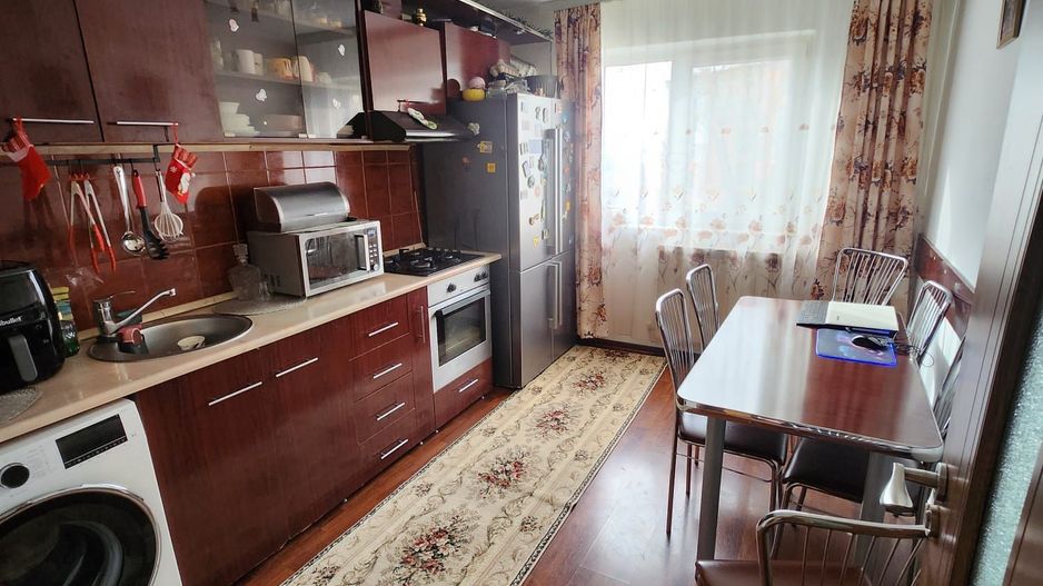 vand apartament 3 camere, etaj 2 , zona Alunis - Poză 5