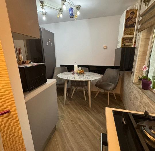 Apartament 3 camere, decomandat, ultracentral, mobilat si utilat - Poză 3