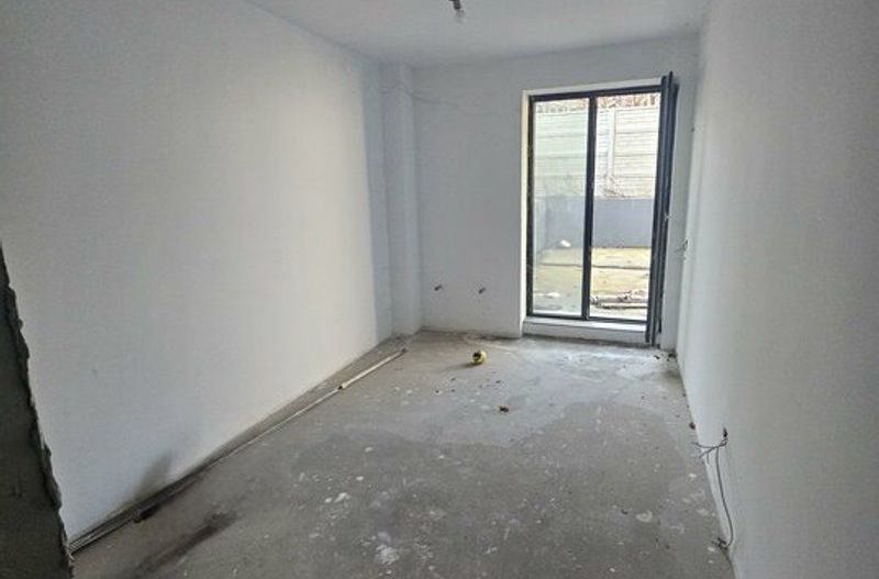 Apartament 2 cam nemobilat  si curte proprie - Poză 3