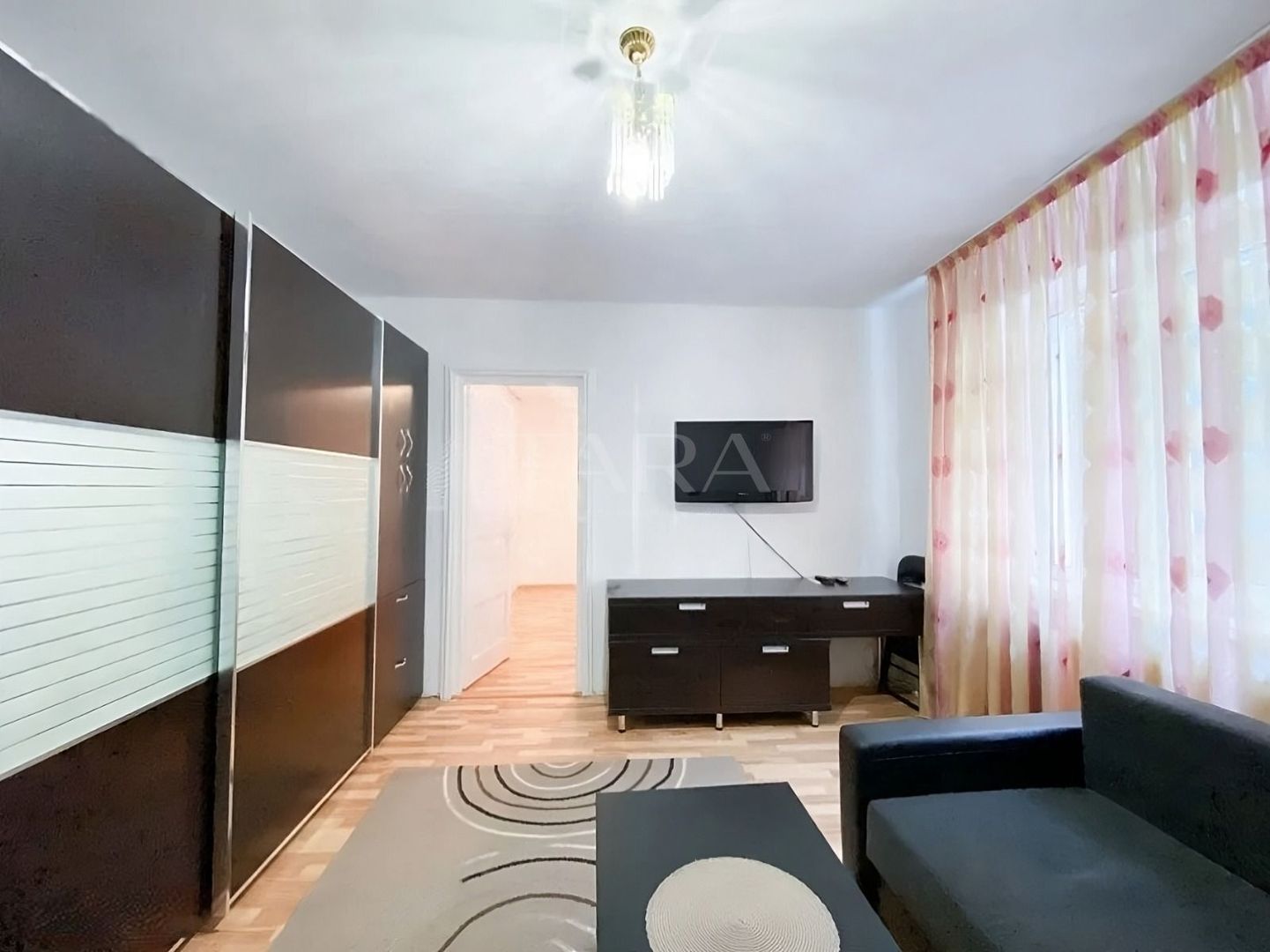 Apartament 2 camere, zona Ultracentrala. - Poză 1