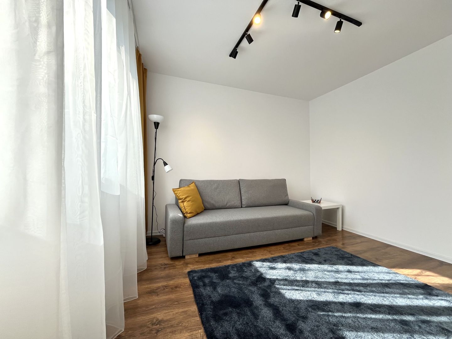 Apartament 2 camere,  vibrant si primitor, zona Complex - Stadion - Poză 3