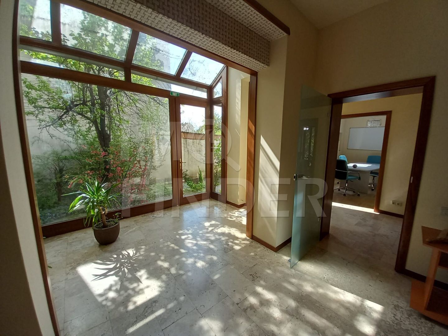 Spatiu de Birou Ultrafinisat zona Centrala - Poză 3