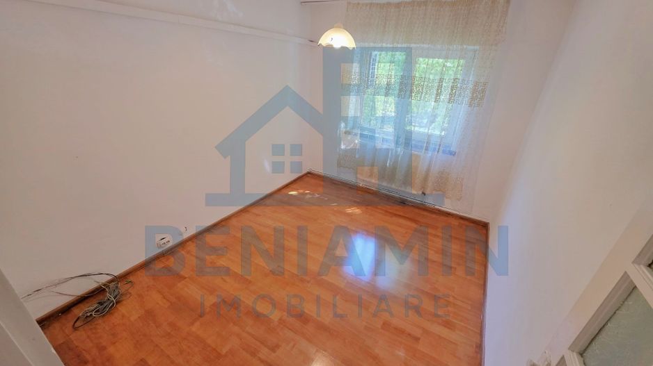 Trei camere doua bai 1Mai etaj 1 -centrala termica -75mp - Poză 2