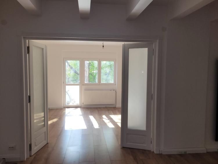 Apartament Parc Cismigiu 3 camere + living 110 mp - Poză 2